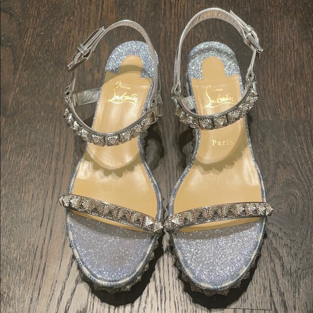 Brand new Louboutin Pira Sandals 39